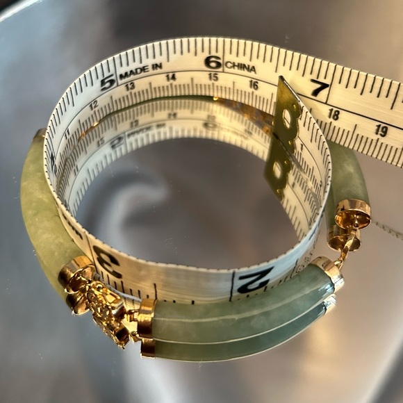 14k Solid Gold and Green Jade Bracelet - Picture 5 of 15